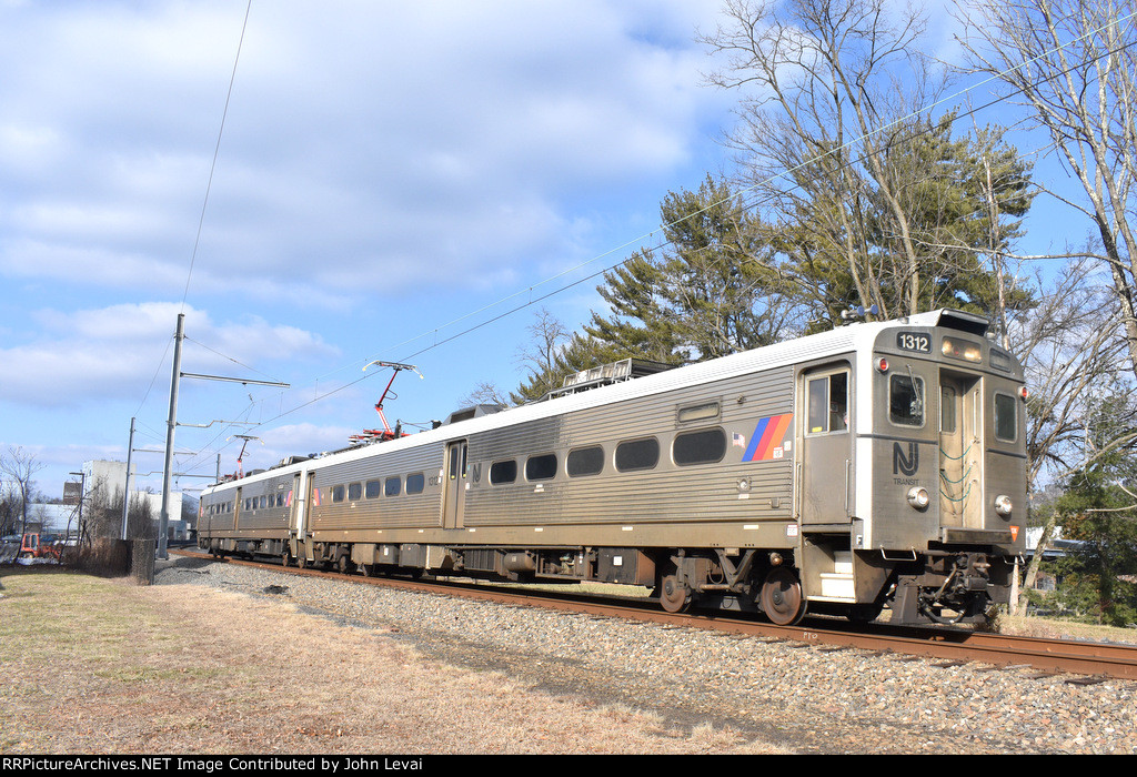 Eastbound Dinky heading back to PJC shortly after departing Princeton Station